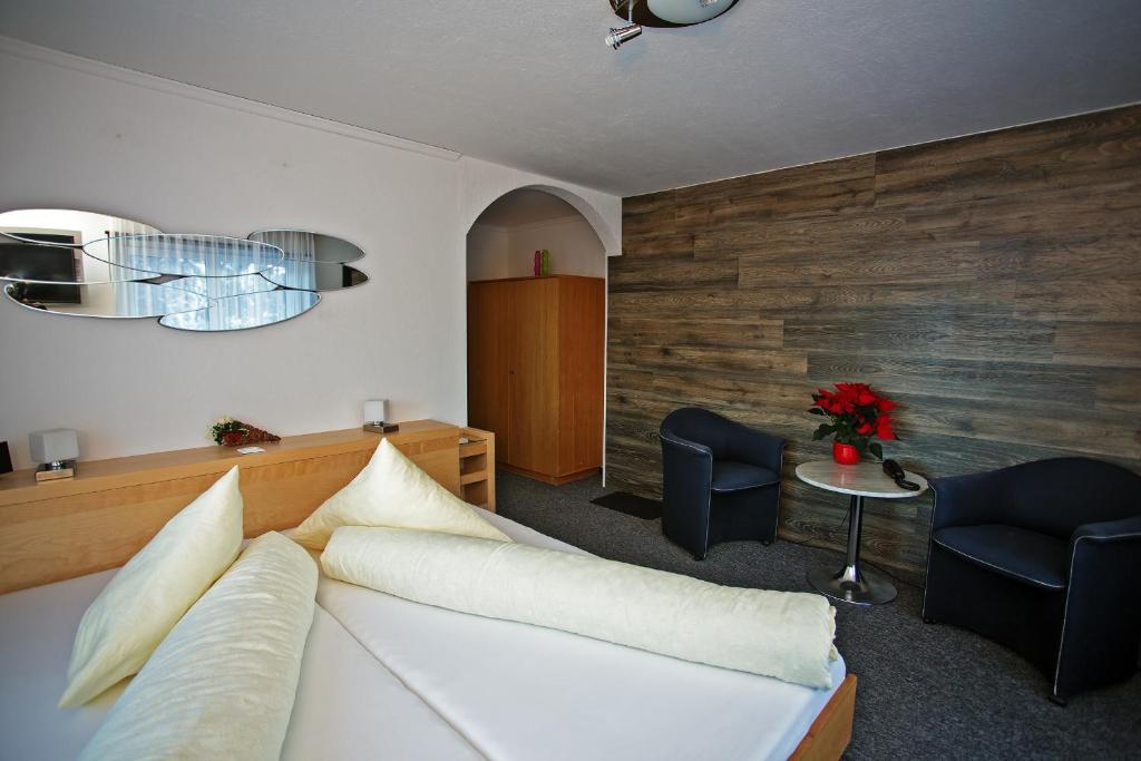 Hotel Eden Grachen Room photo